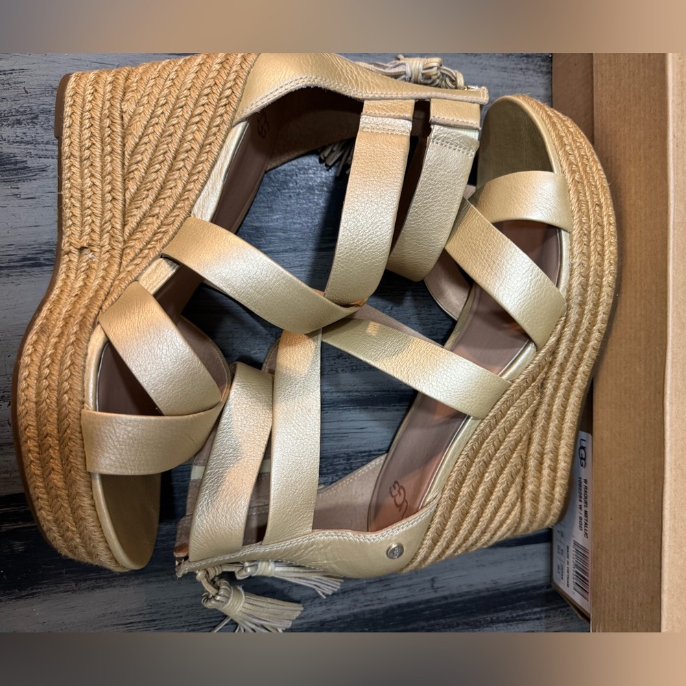 UGG Women’s Raquel Metallic Platform Wedge Sandals In Soft Gold Size 9.5 - Picture 16 of 16